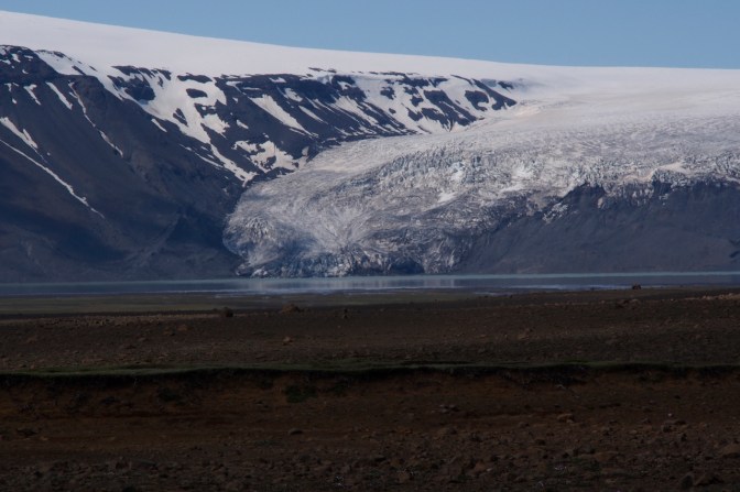 Langjökull Glacier spilling into Hvtítárvatn