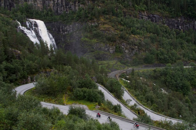 The downhill run into Granvin.