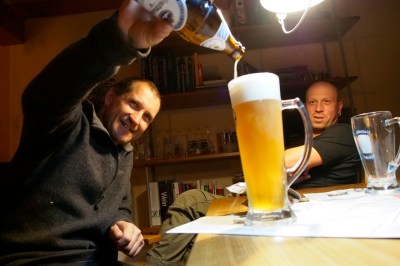 Tom pouring another Weizen.