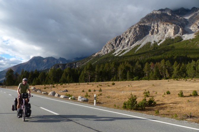 Climbing up to Pass dal Fuorn.