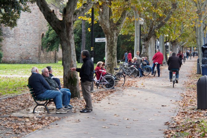 The chat groups along a park in Ravenna.