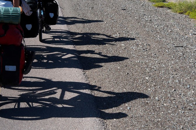 Cycling west to Nizwa.