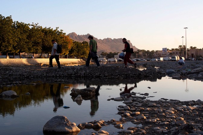 Crossing the wadi in Nizwa in search of a laundry.