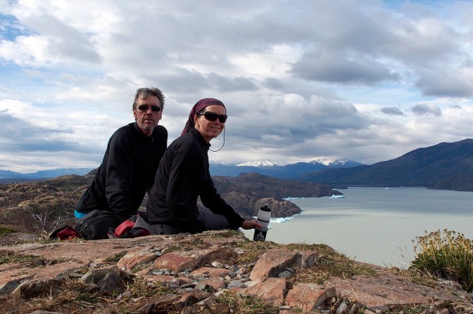 Having a break above Lago Grey.