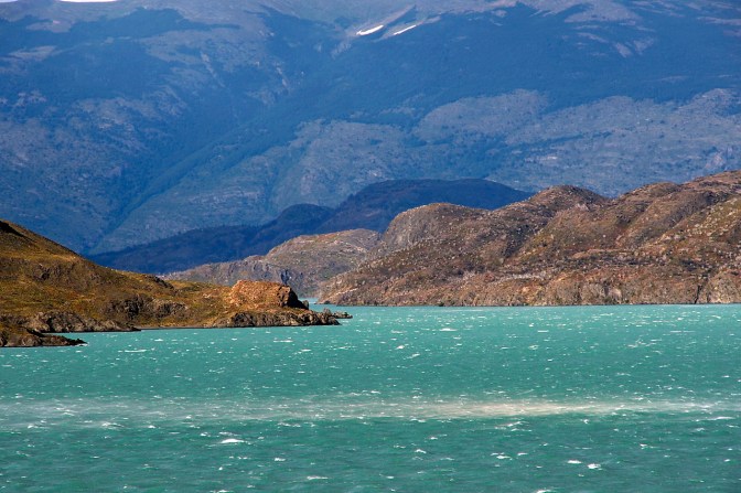 The wind picking up water from Lago Norderskjöld.