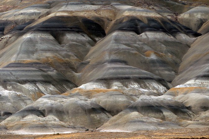 The hillsides along Rio La Leona.
