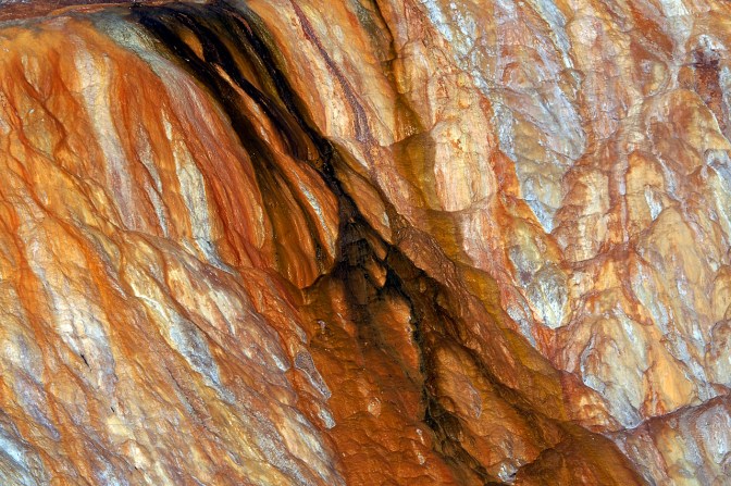 Puente del Inca mineral deposits.