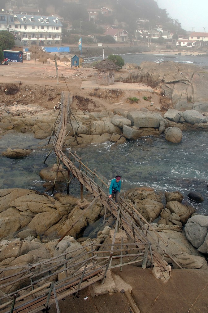 Jan crossing the scary bridge to a look-out at Maitencillo.