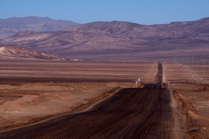 The road stretching east to Cordillera Domeyko.