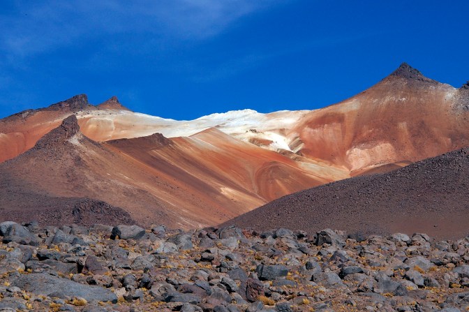 Amazing colours in the mountains between Laguna Verde and Desierto Del Dali.