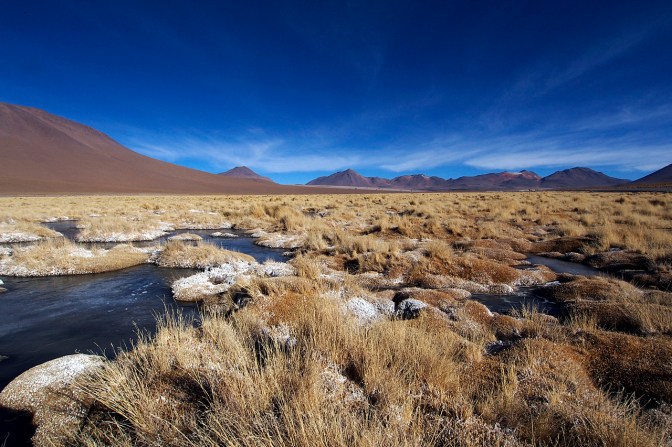 The frozen edge of Laguna Chalviri.