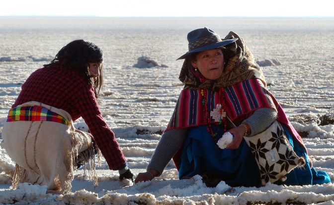 Gathering salt near Isla Incahuasi.