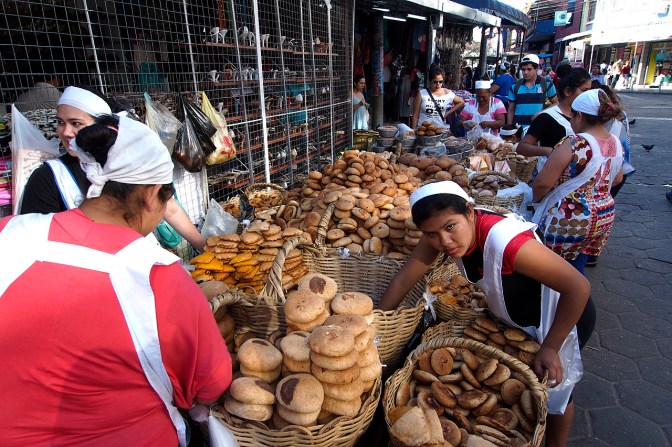 Bread sellers at Mercado 7 Calles.