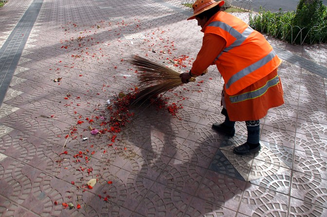 Keeping Plaza 14 de Septiembre spic and span.