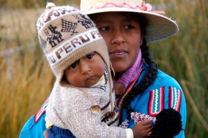 Mother and child in the Uros Islands, Lake Titicaca, Perú.
