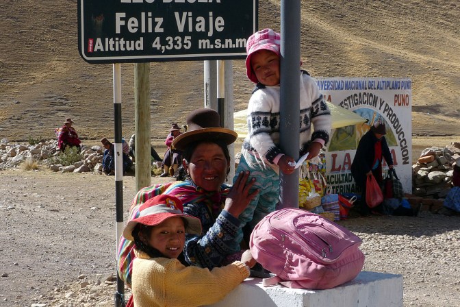 Vendors in the La Araya Pass.
