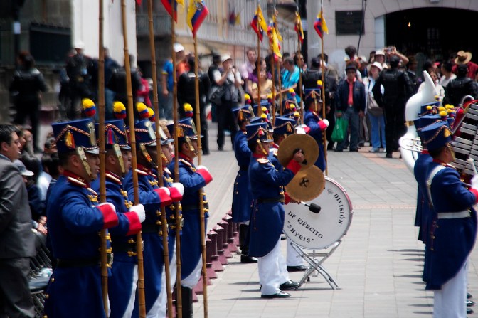 Changing of the guard at the Presidential Palace on Plaza Grande.