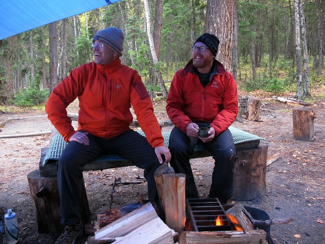 Holger and Elmar by the fire on Unna Lake.
